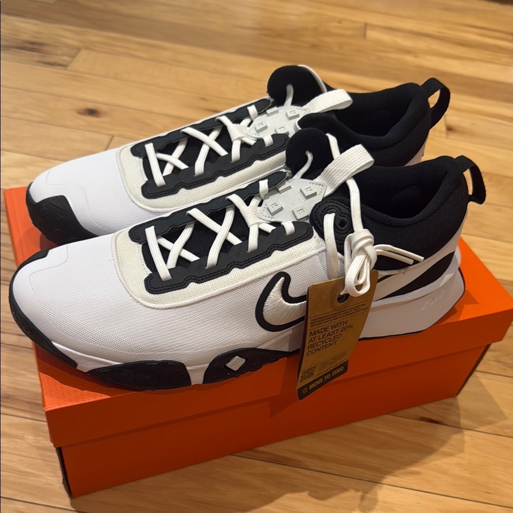 Nike Air Diamond Varsity Turf in White and Black